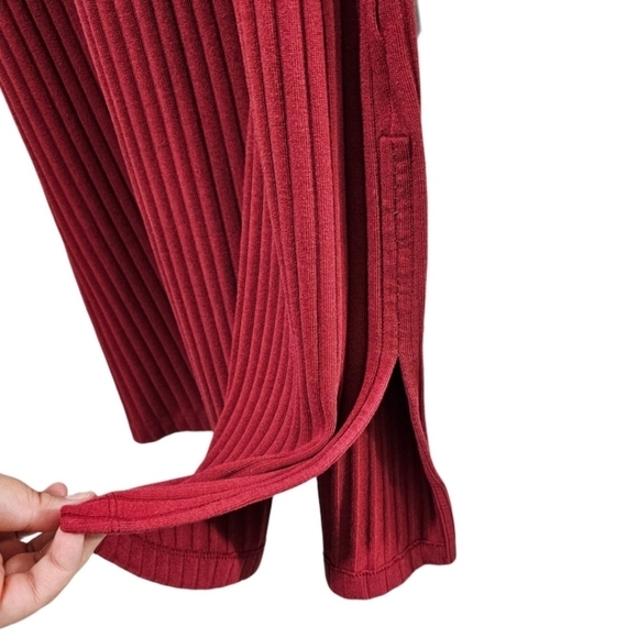 Old Navy Fitted Sleeveless Rib-Knit Midi Dress - Picture 5 of 8